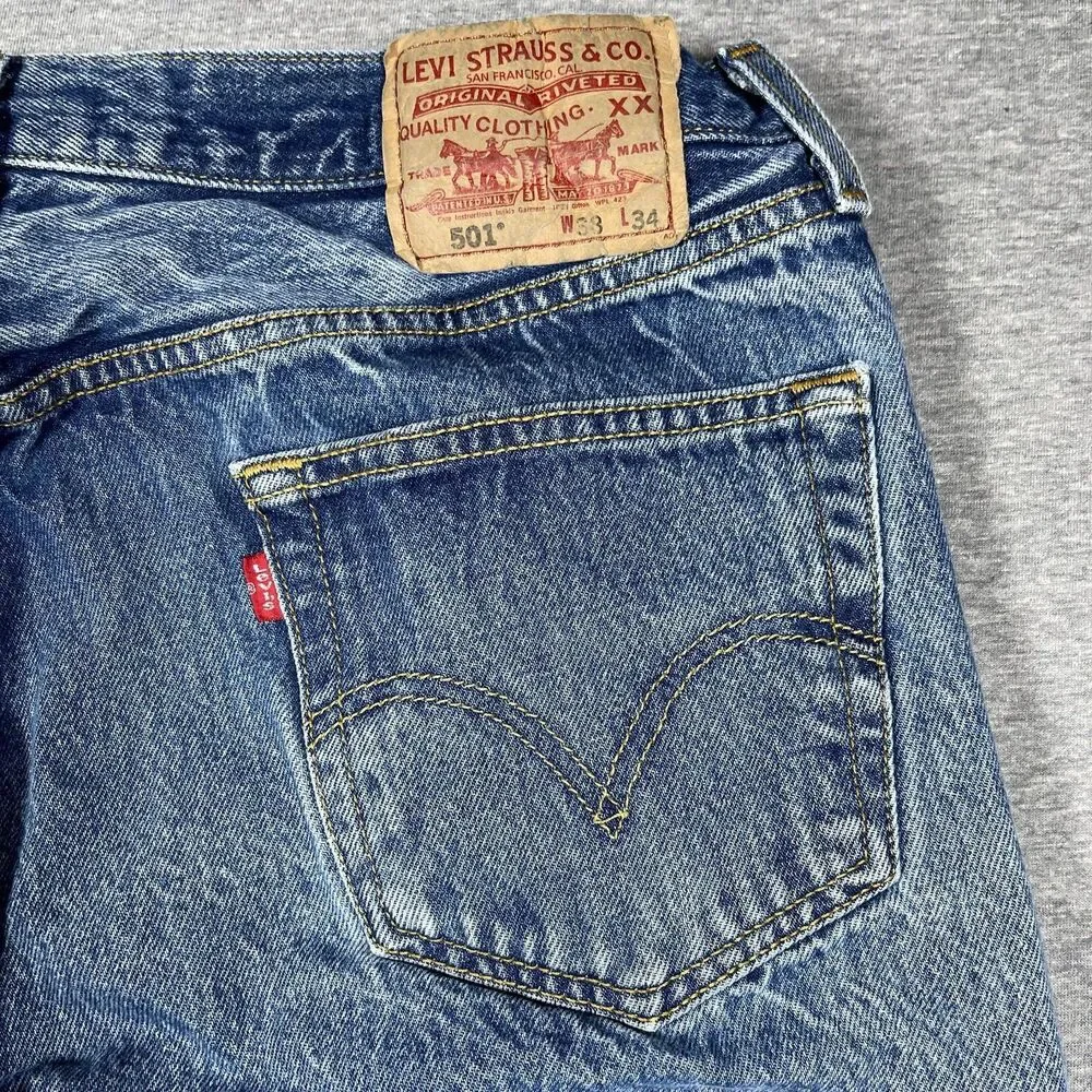Levi's 501 Jeans Mens 32x30 Blue Wash Straight Button Fly Distressed